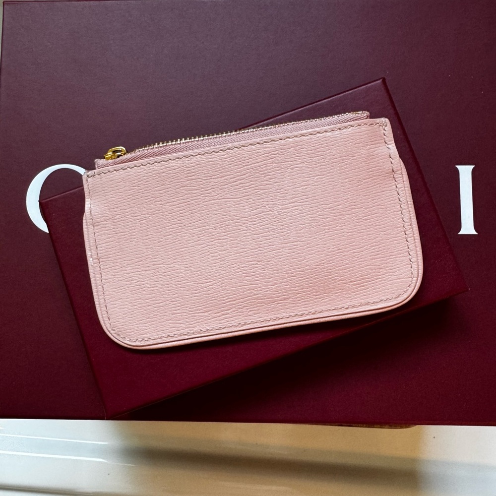 Pink Gucci leather key holder with gold logo #GucciAccessories - Picture 2 of 7